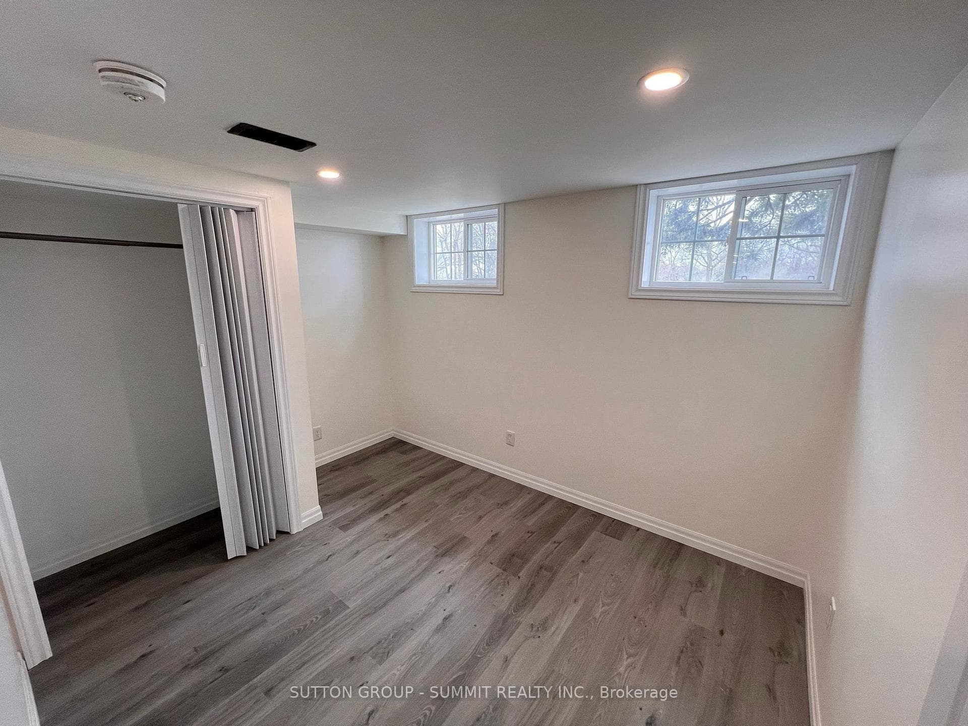 577 Oshawa Boulevard photo 15