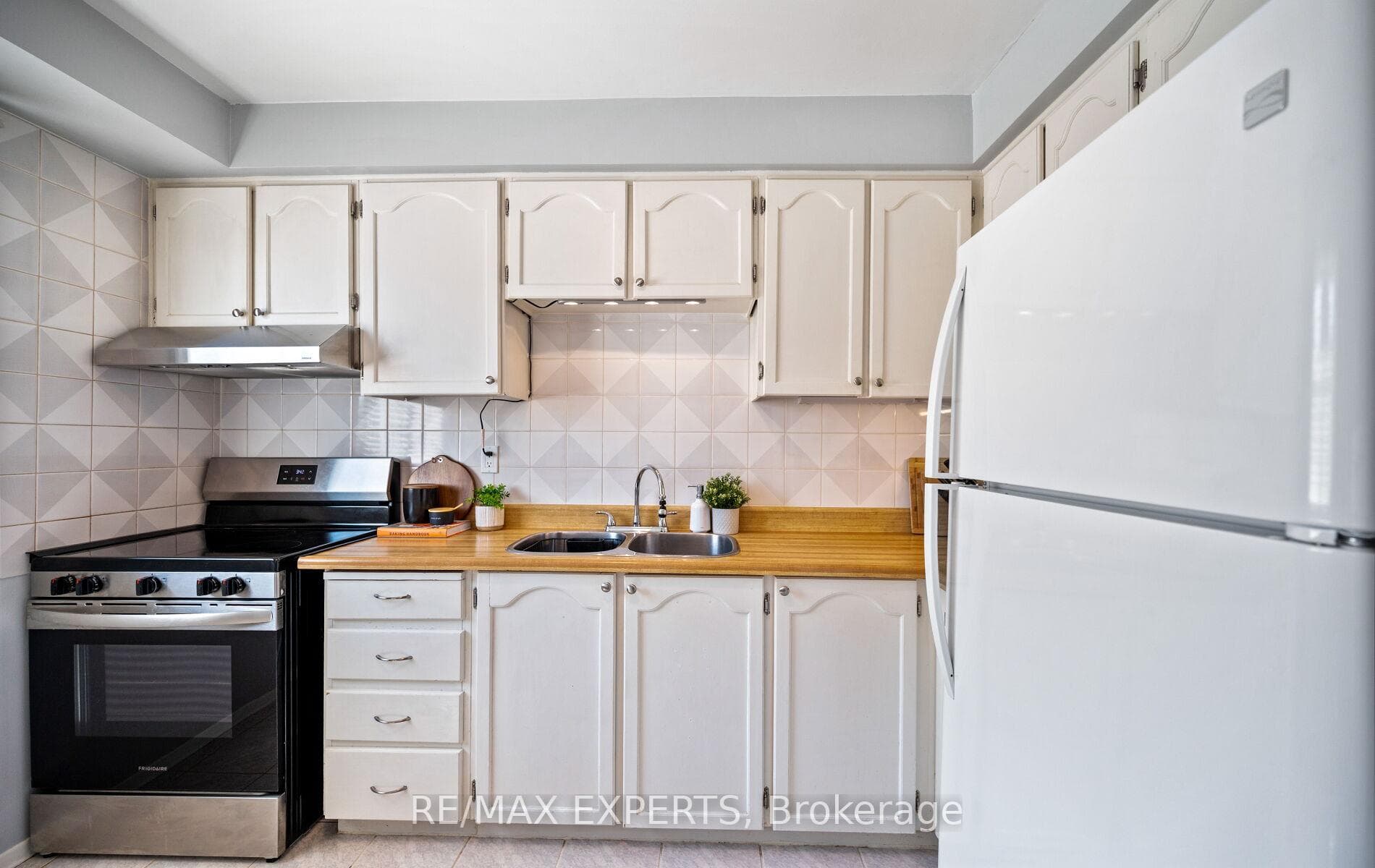 161 Moregate Crescent Unit 15 photo 15