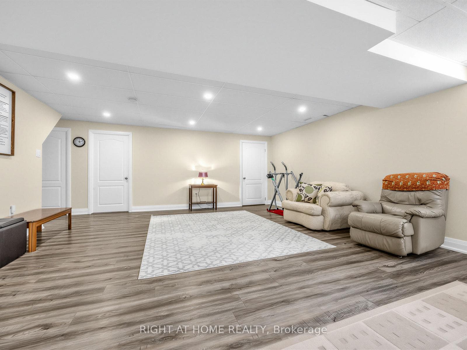 826 Booth Avenue photo 30
