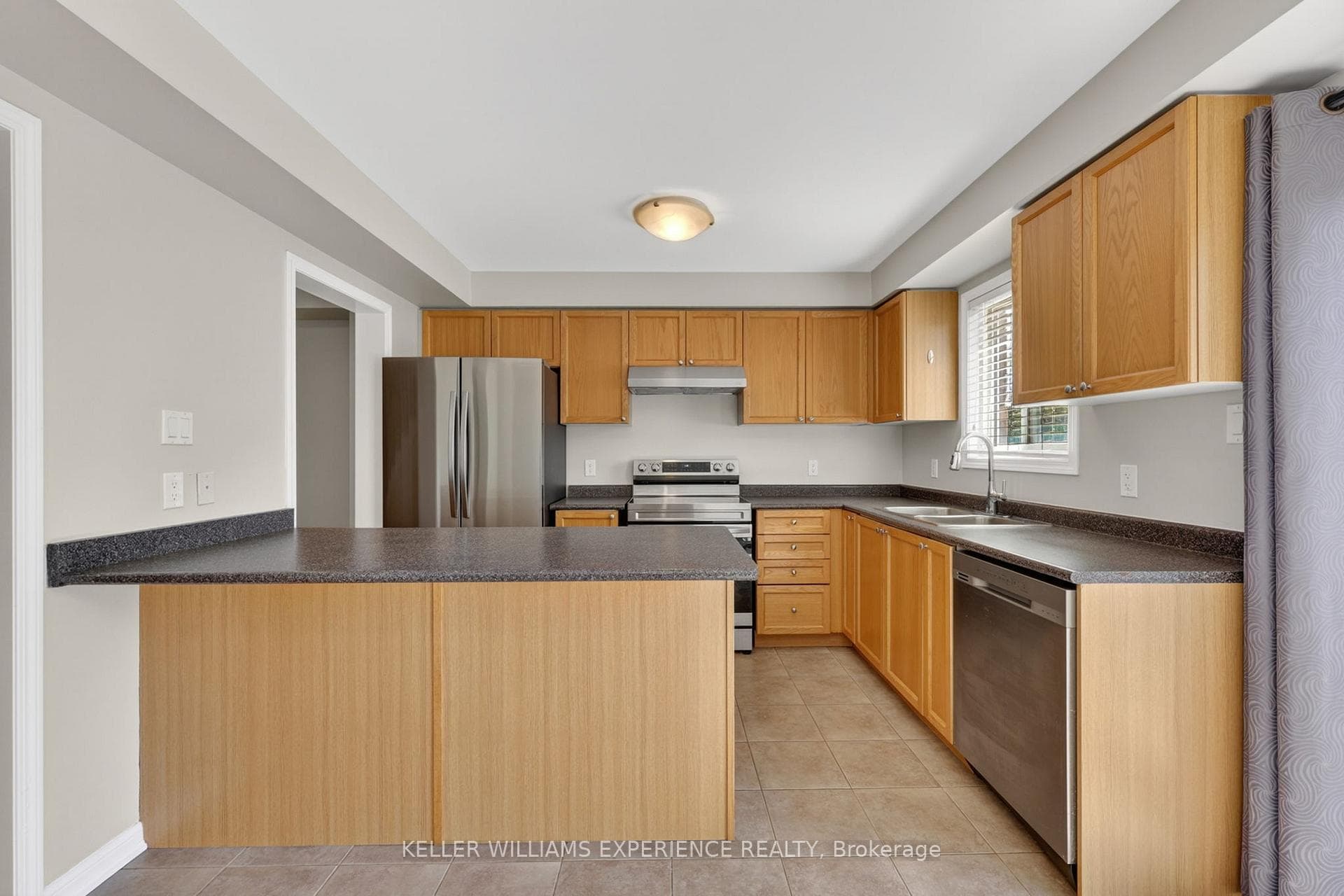 76 Commonwealth Road photo 18