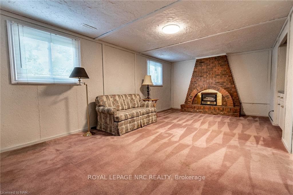 104 GLENAYR Place photo 29