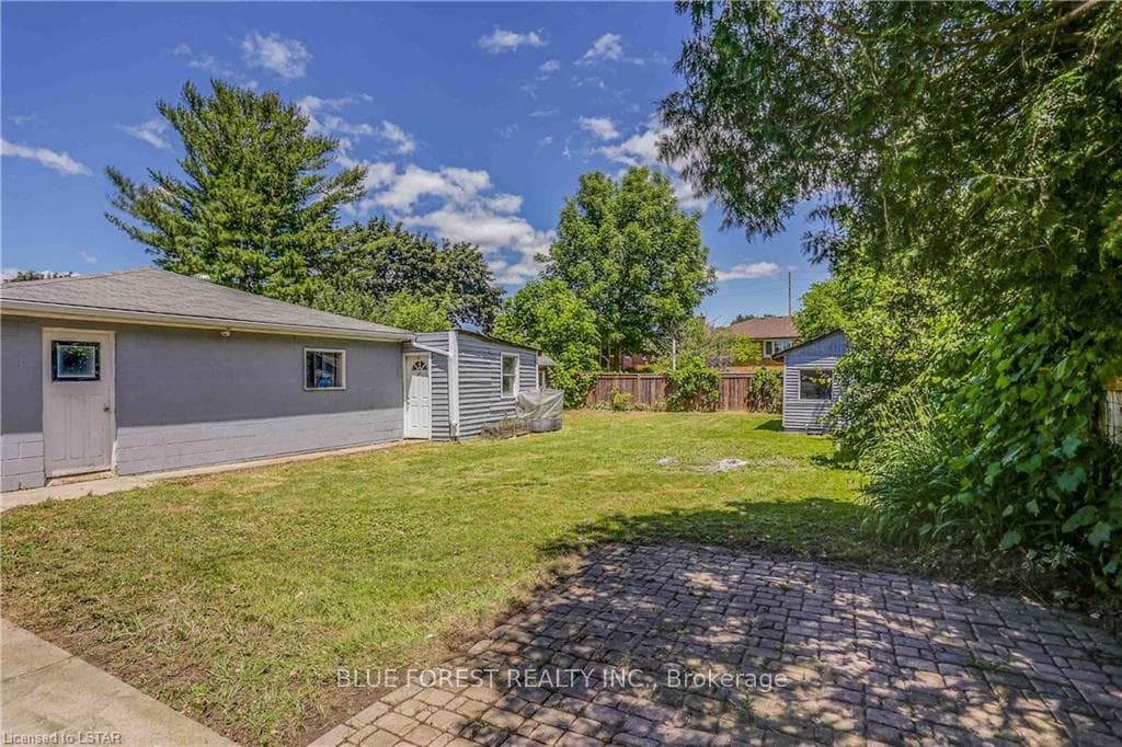 184 Kirkland Crescent photo 36