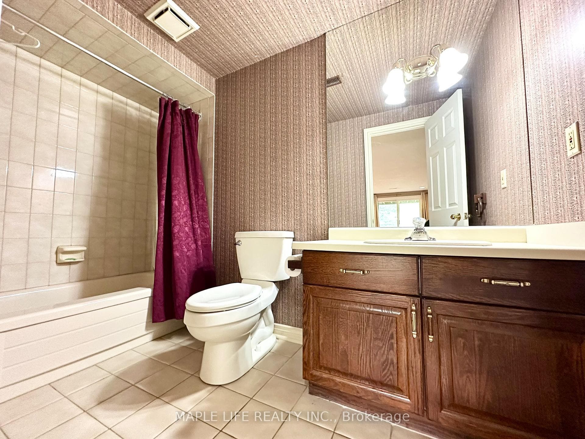 52 Prince Edward Boulevard photo 41