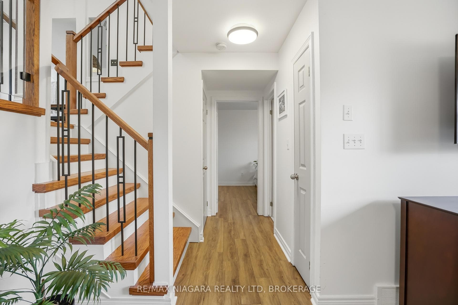 858 Canada Drive photo 21