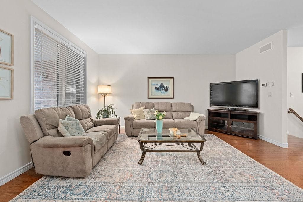 52 Simcoe Drive photo 24