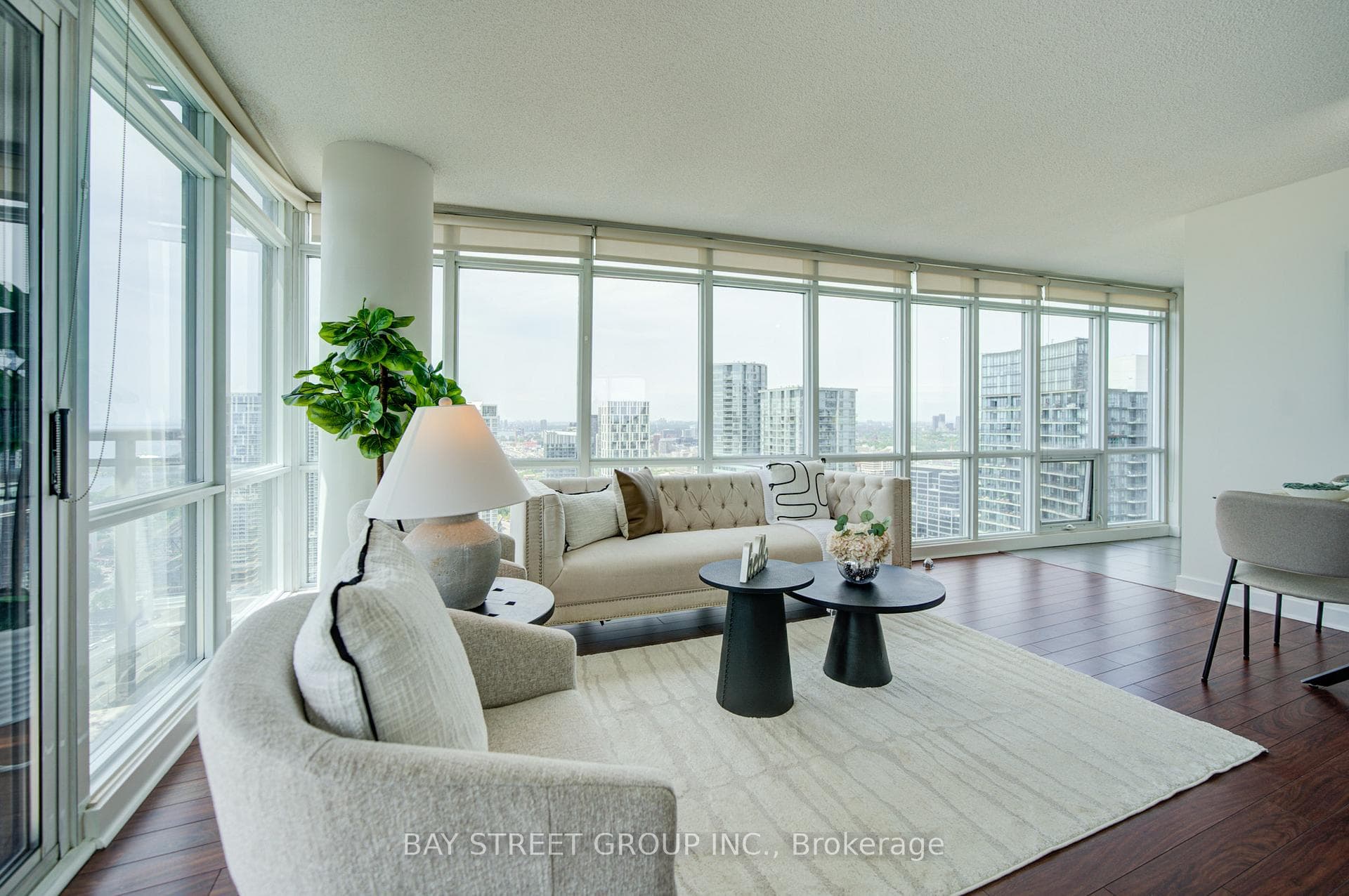 15 Fort York Boulevard Unit 4612 photo 18