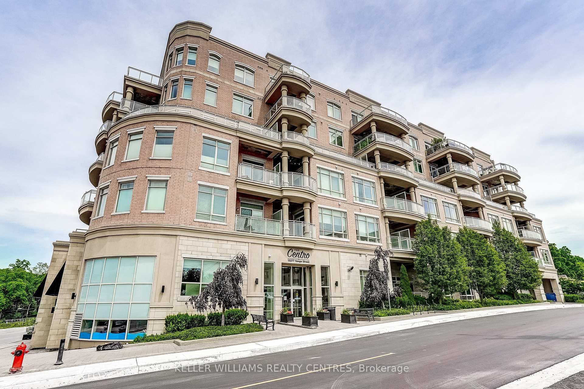 Welcome to 15277 Yonge St Unit 317