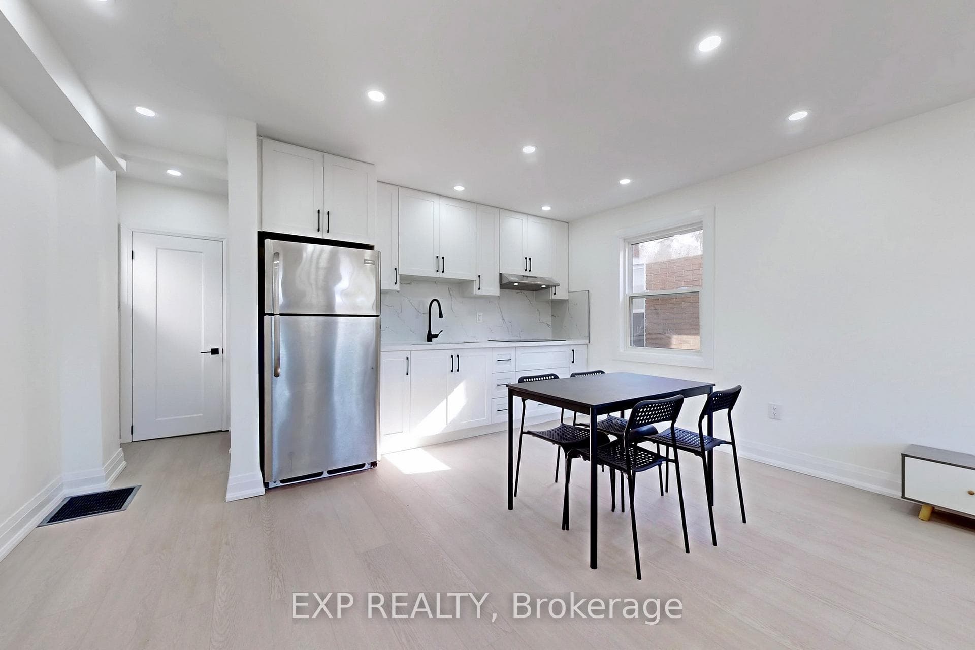685 Jane Street photo 9
