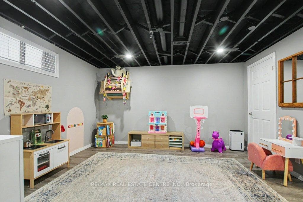 71 Esther Avenue photo 28