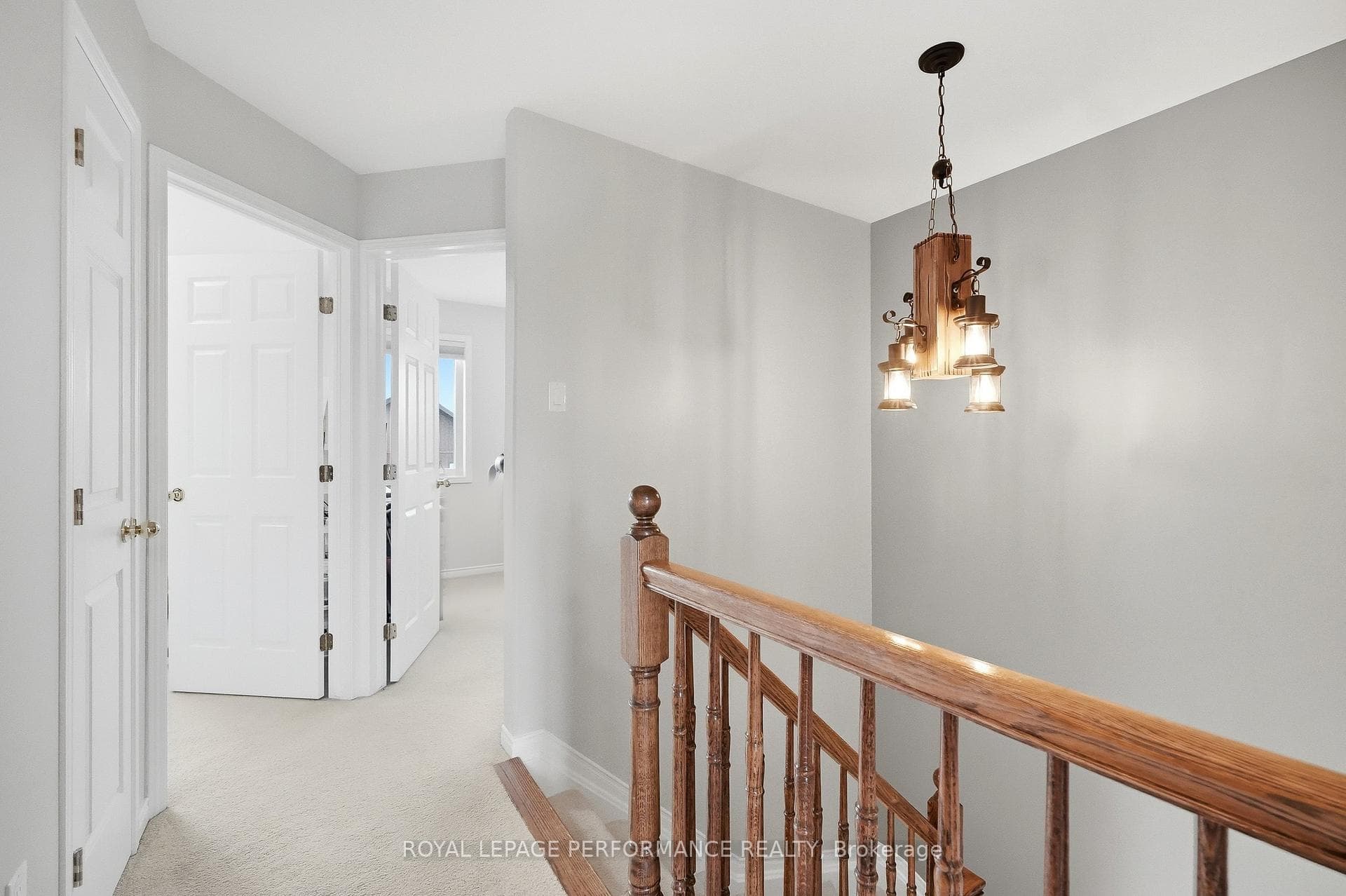 366 Jasper Crescent photo 25