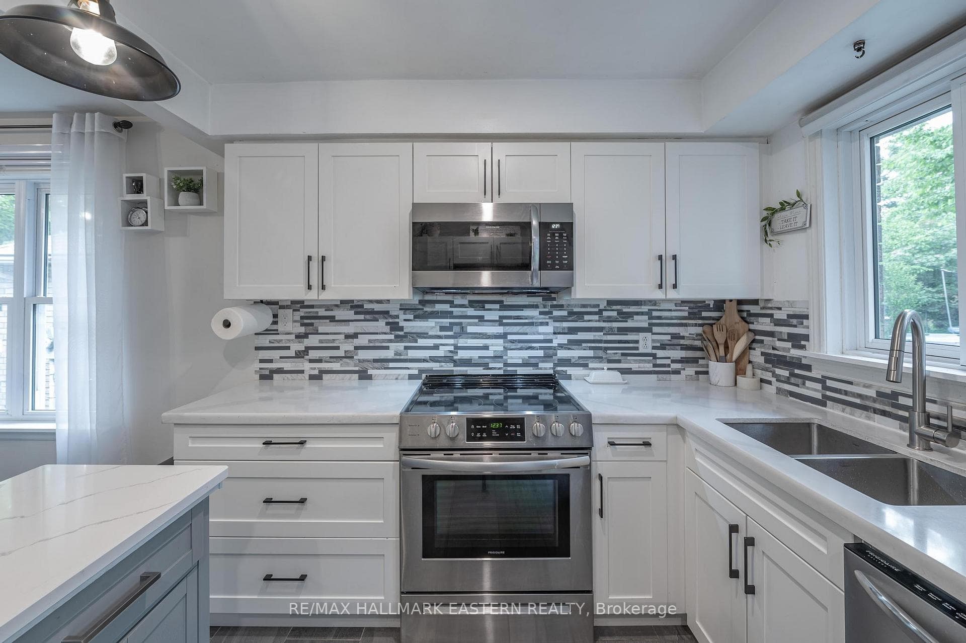 297 Towerhill Road photo 8