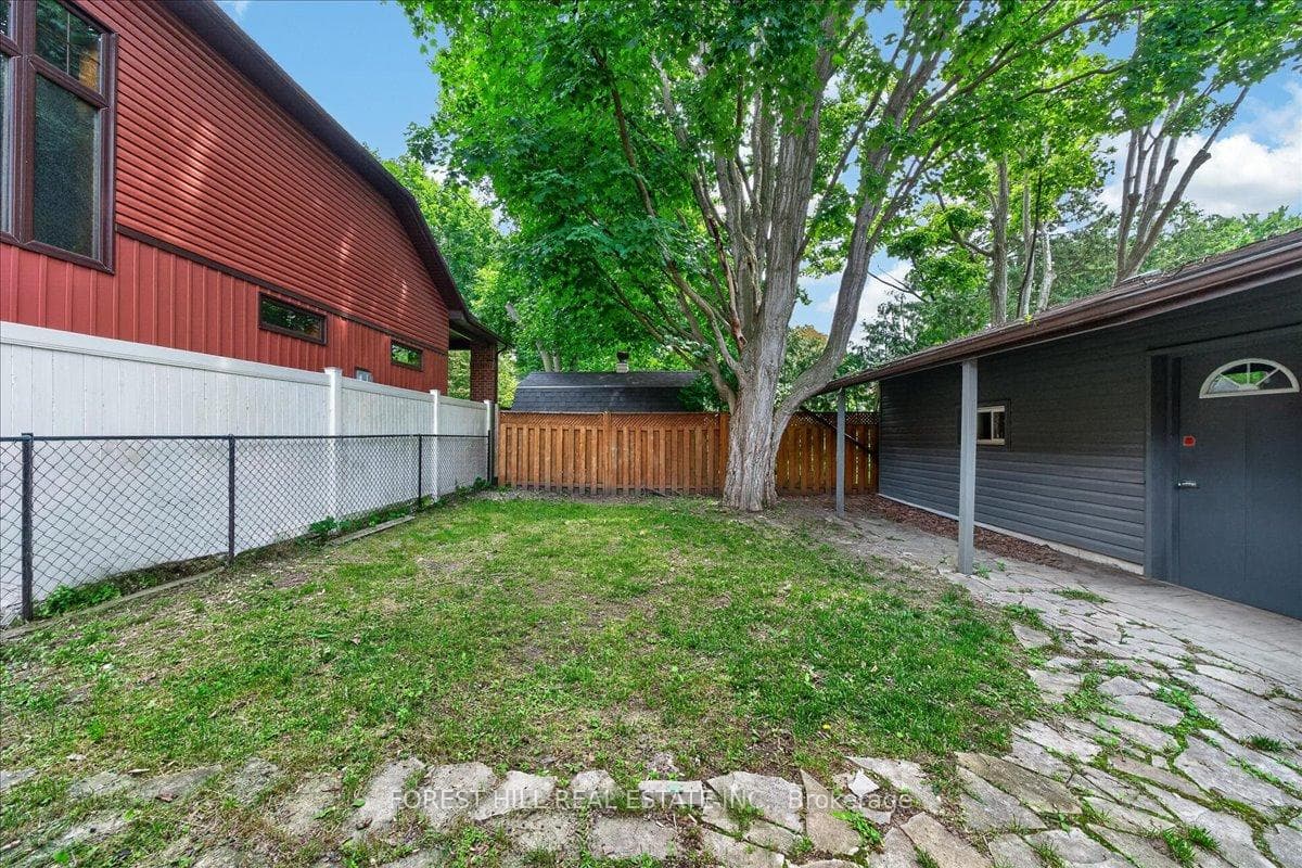 840 Maitland Street photo 40