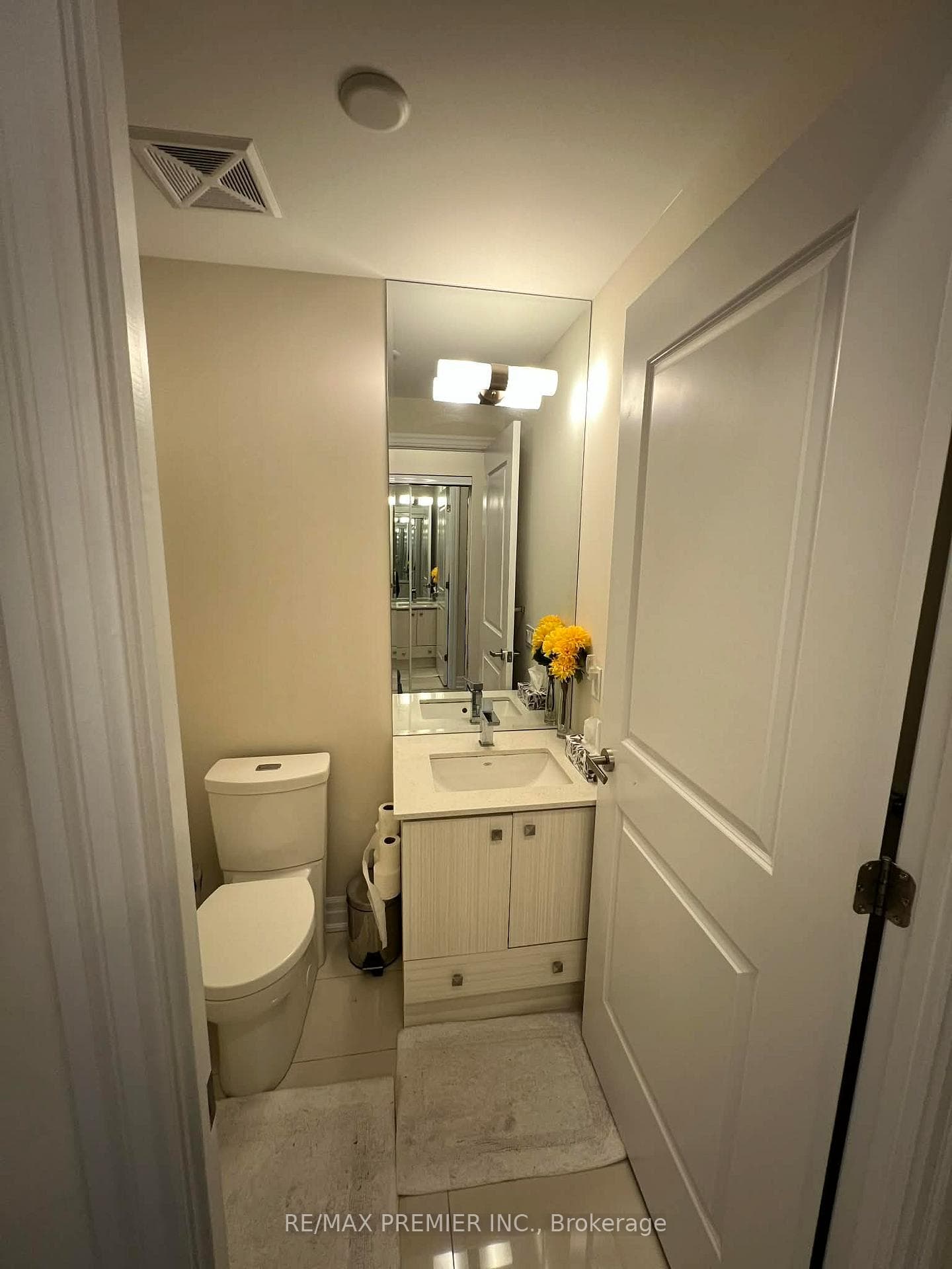 9085 Jane Street Unit 221 photo 9