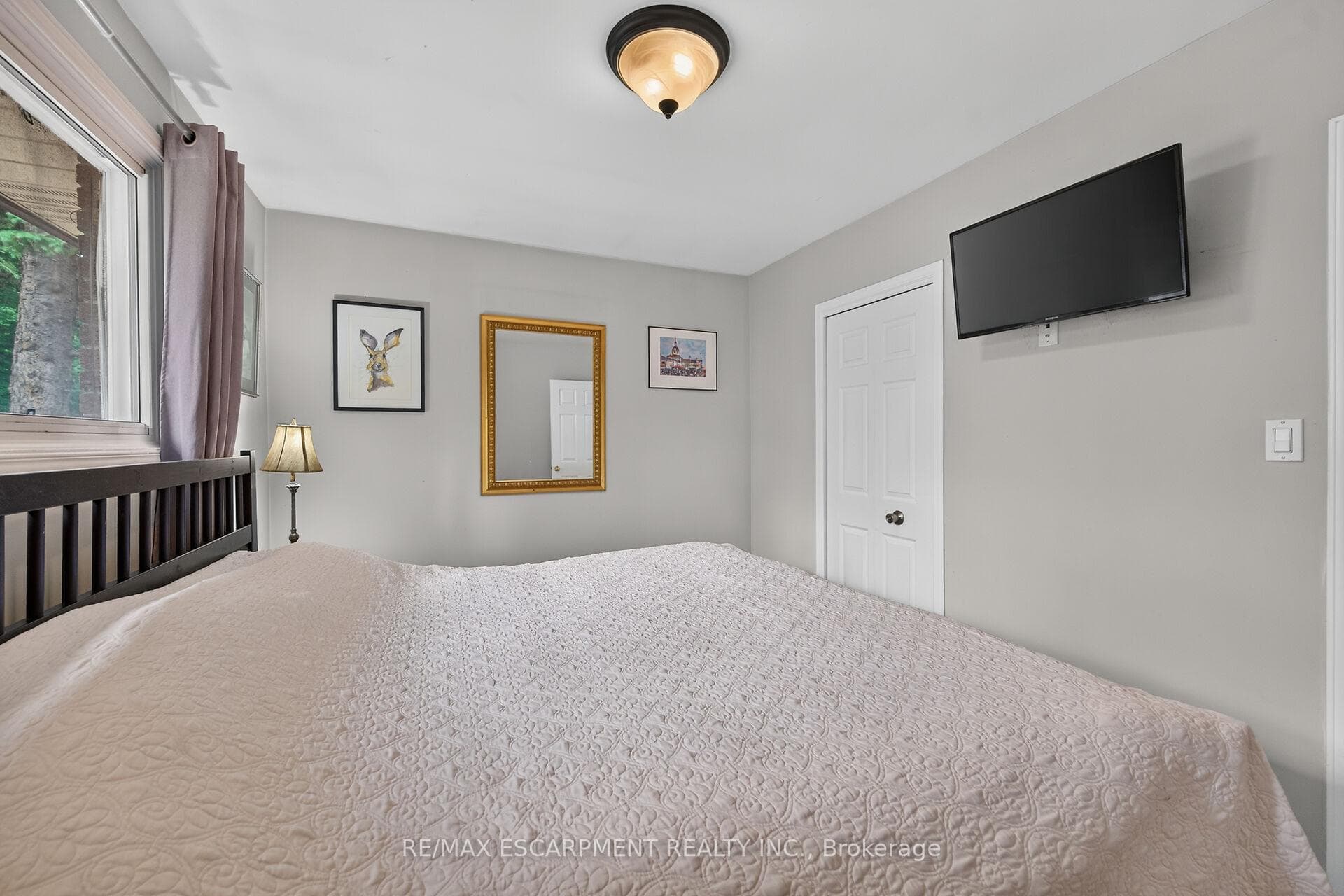 251 Mackenzie Crescent photo 19