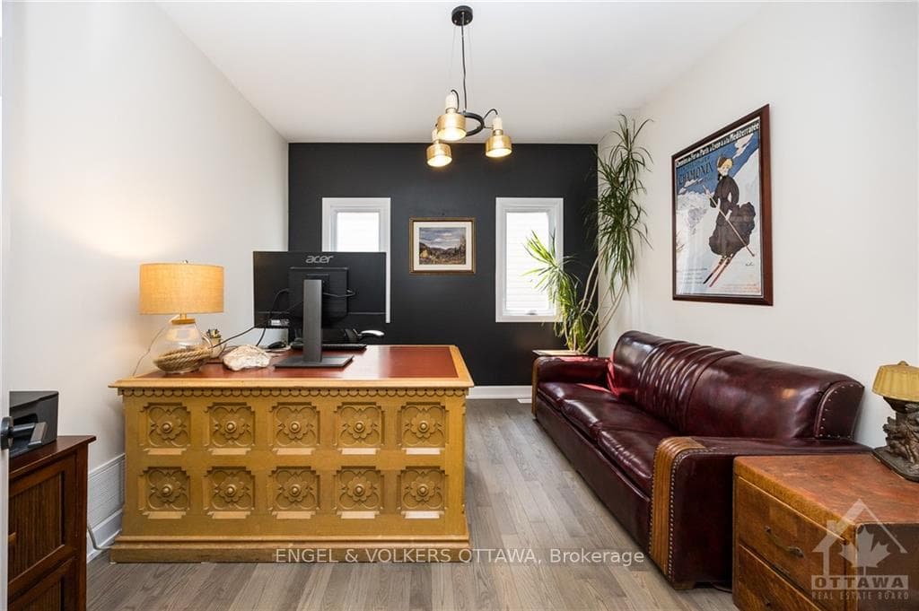 204 SUNSET Crescent photo 4