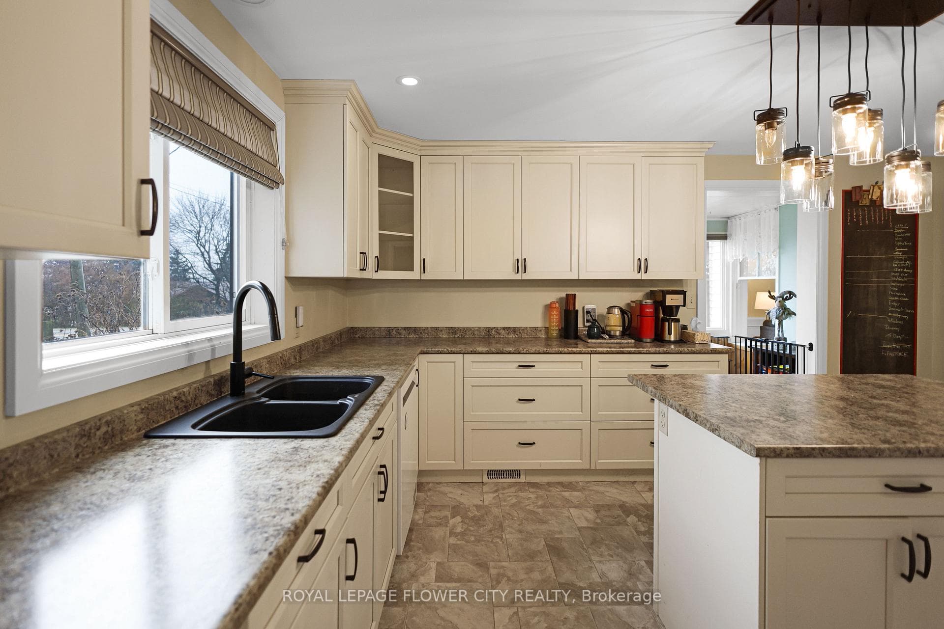 465004 Curries Road photo 7
