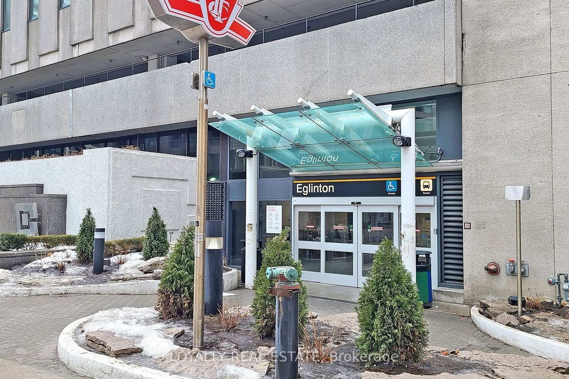 2221 Yonge Street Unit 1705 photo 36