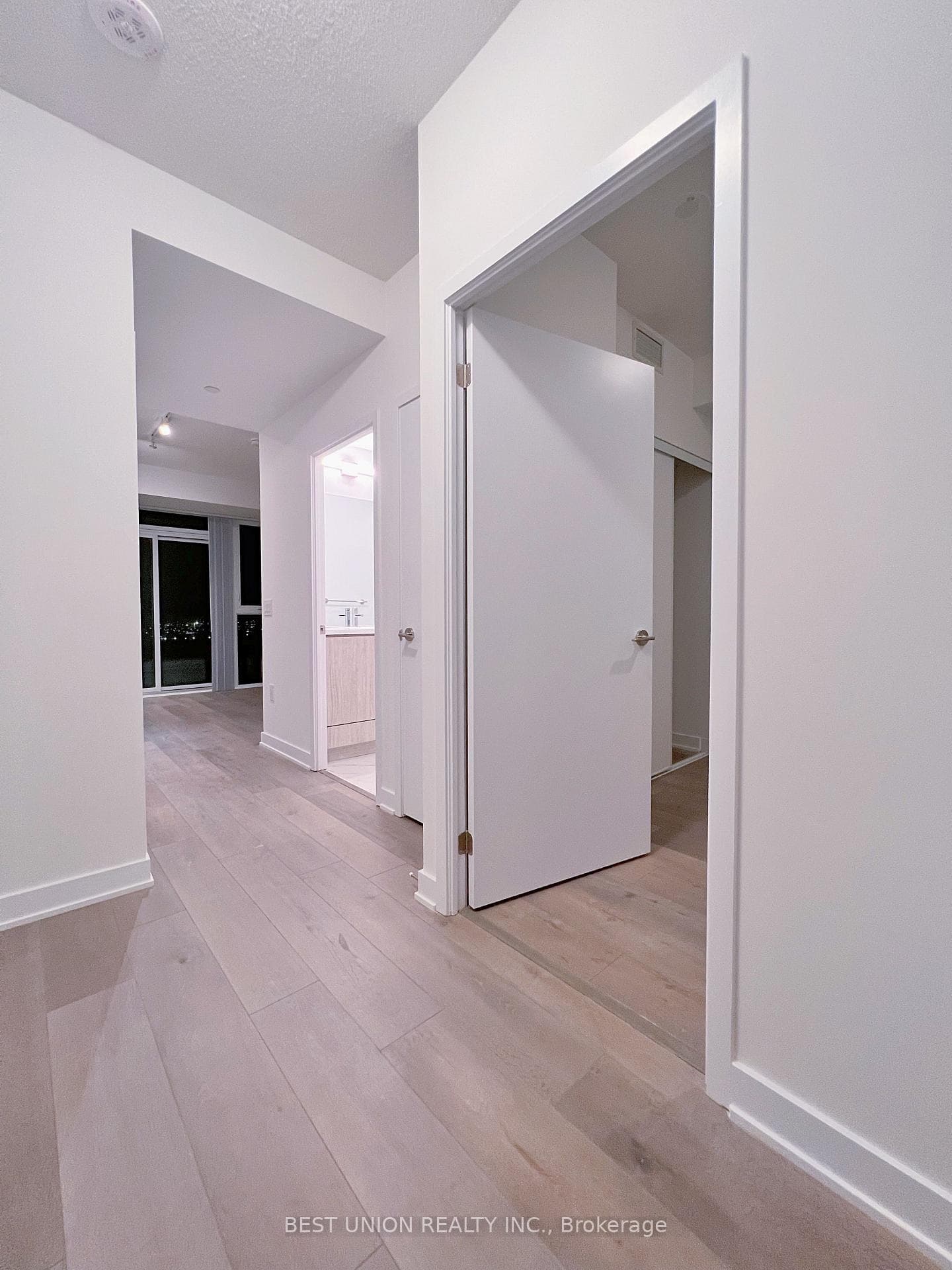 10 Honeycrisp Crescent Unit 1509 photo 5