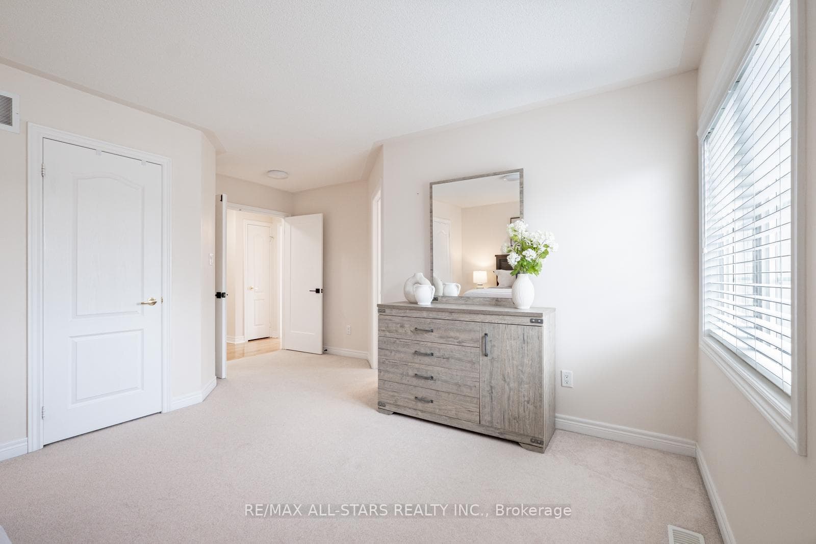 48 Lucida Court photo 20