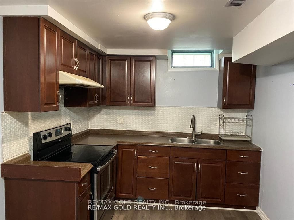 27 Middlecote Drive Unit Bsmt photo 12