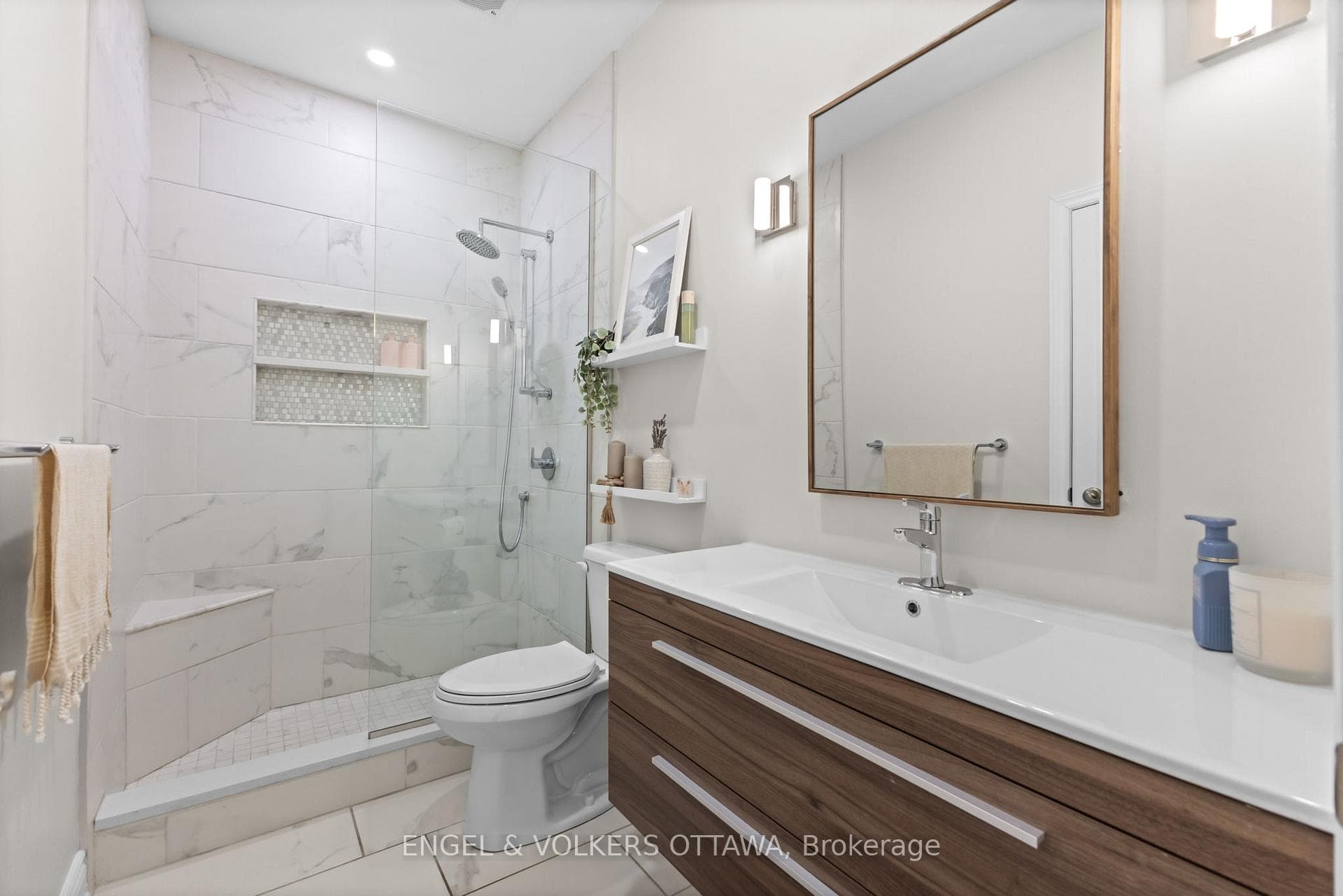 6957 Lake Forest Walk photo 23