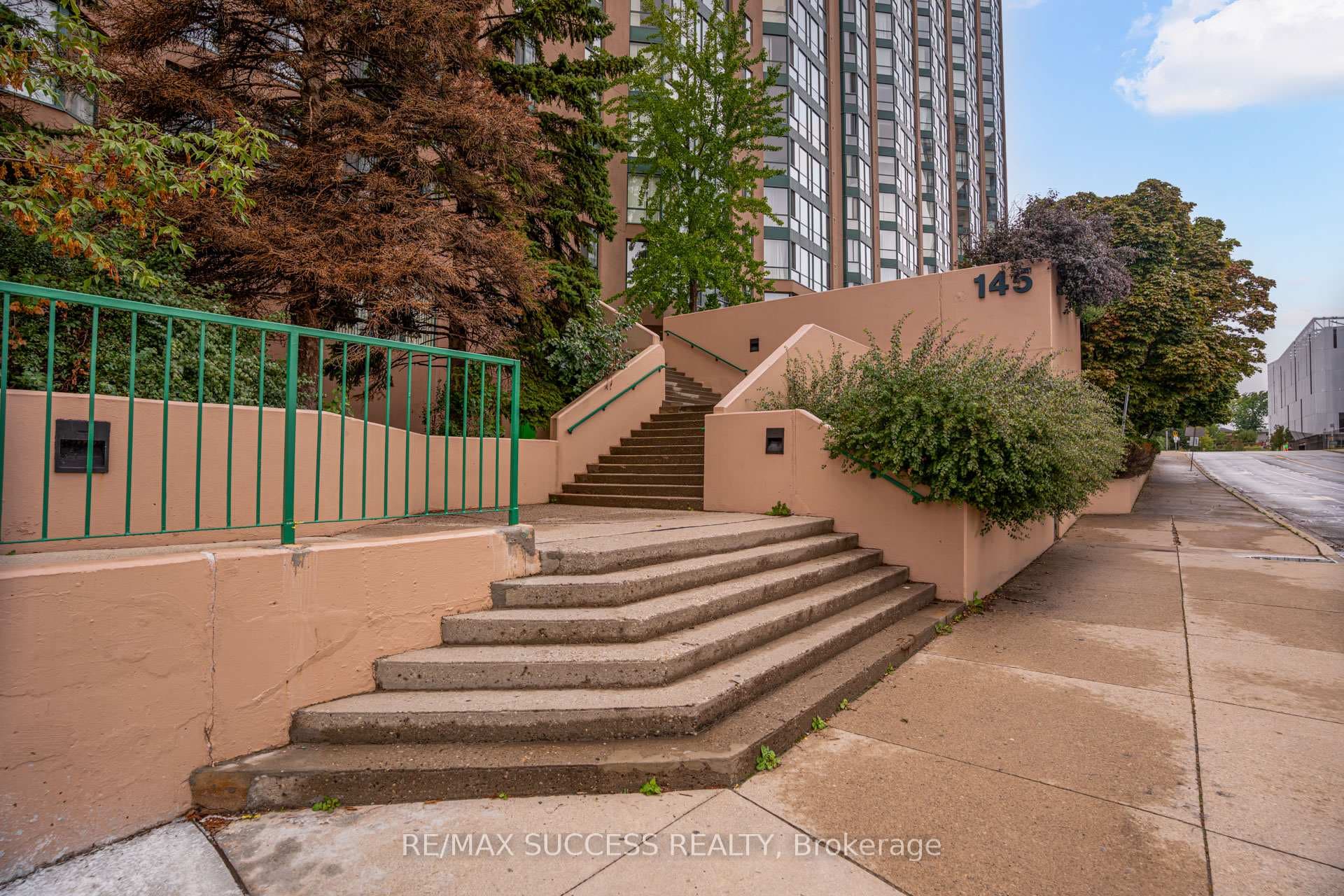 145 Hillcrest Avenue Unit 713 photo 6