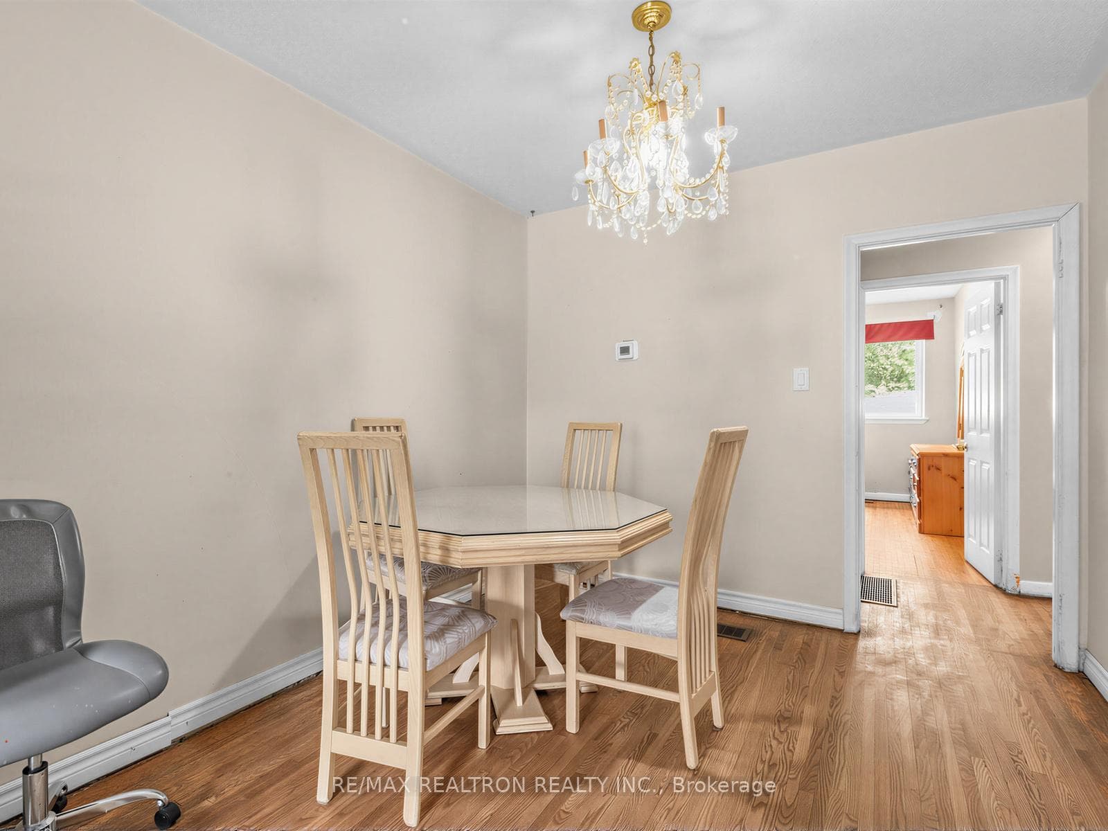 380 Browndale Crescent photo 8