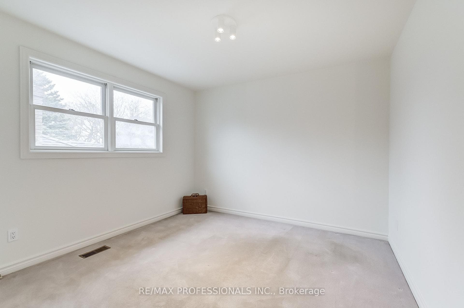 7 Jeff Drive photo 20