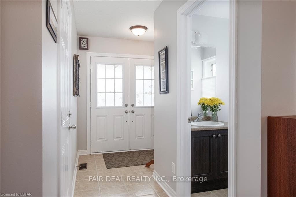 565 Baldwin Crescent photo 7
