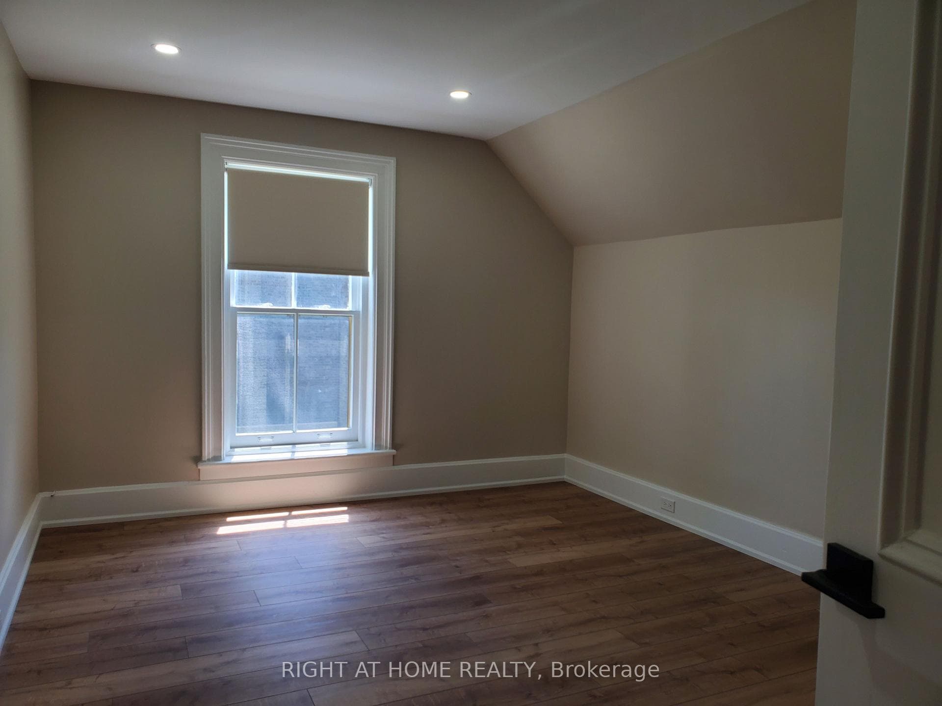 10058 Yonge Street photo 22