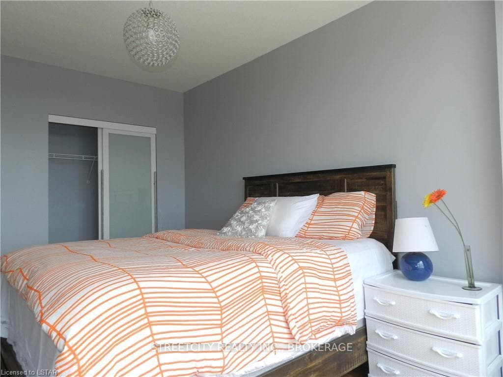 353 COMMISSIONERS Road Unit 1006 photo 6