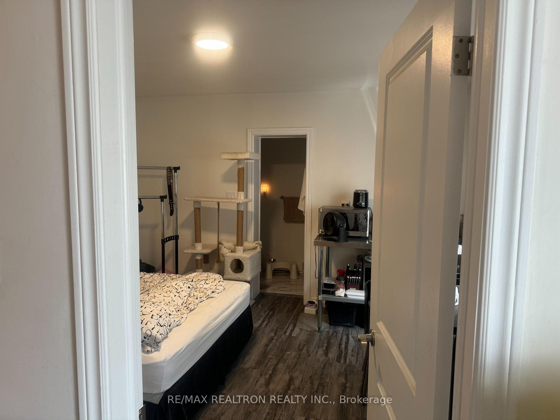 329 Simcoe Street Unit #2 photo 2
