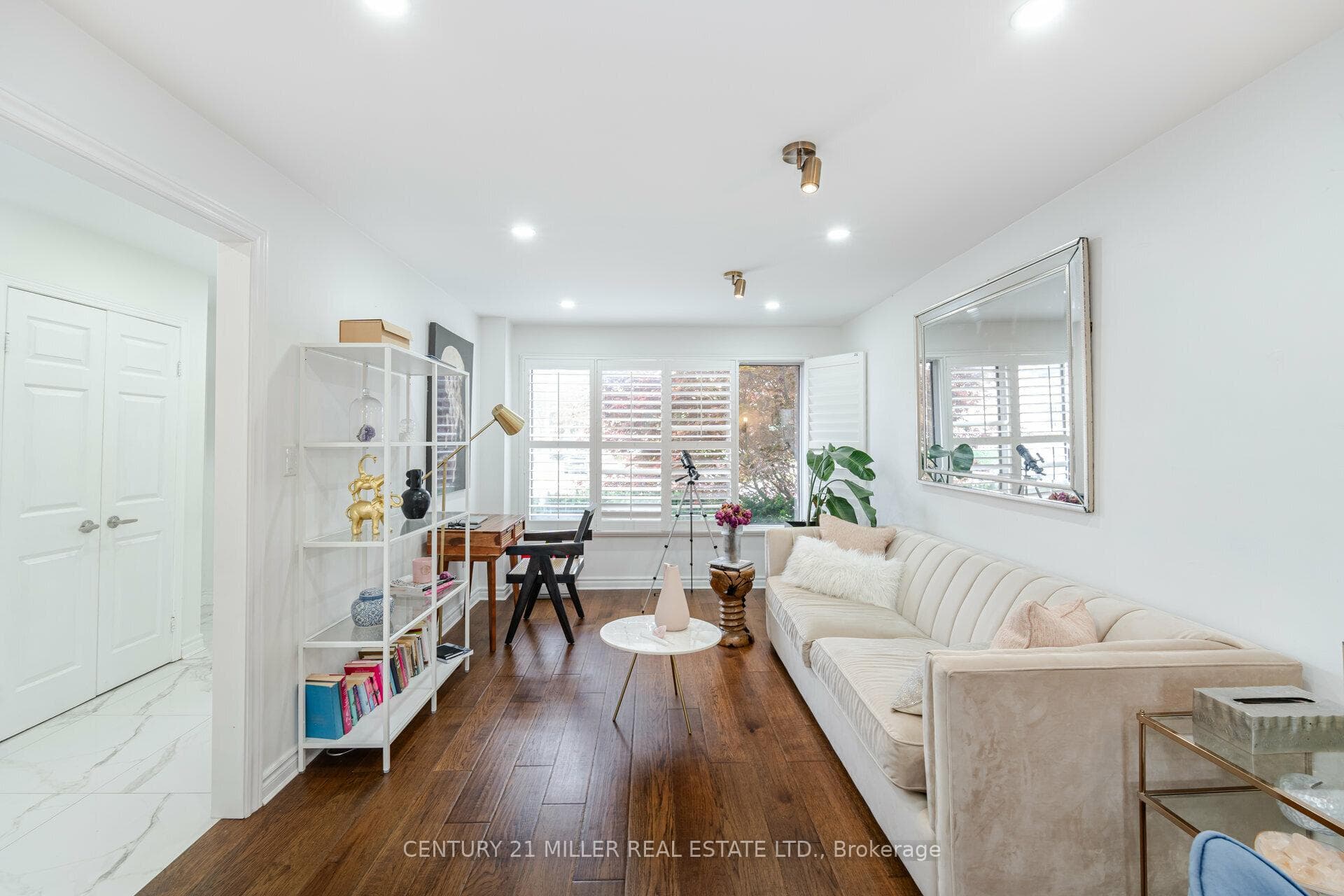 1419 Headon Road photo 6