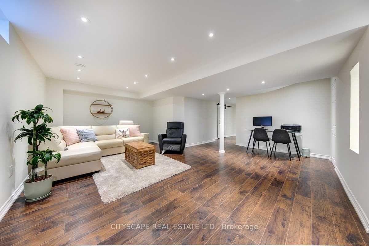 141 Hatt Court photo 29