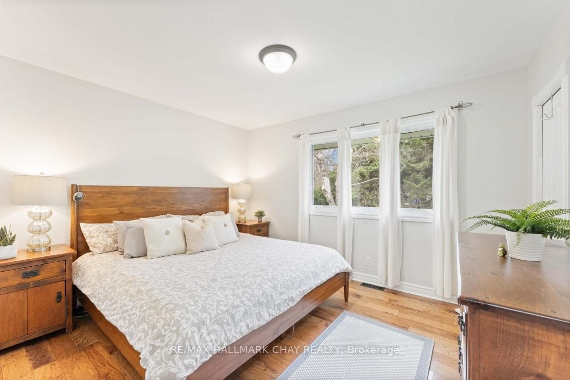 18 Lawrence Avenue photo 18