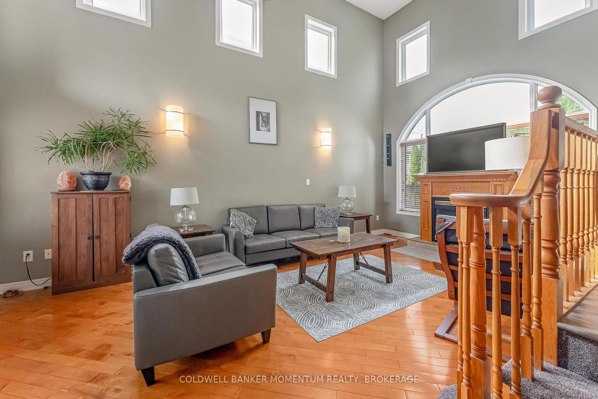 163 Crysler Crescent photo 6