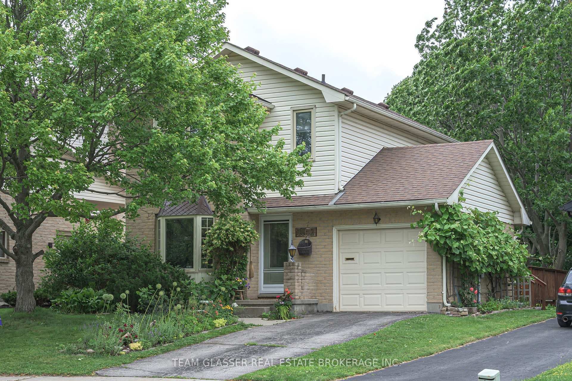 1642 ATTAWANDARON Road photo 1