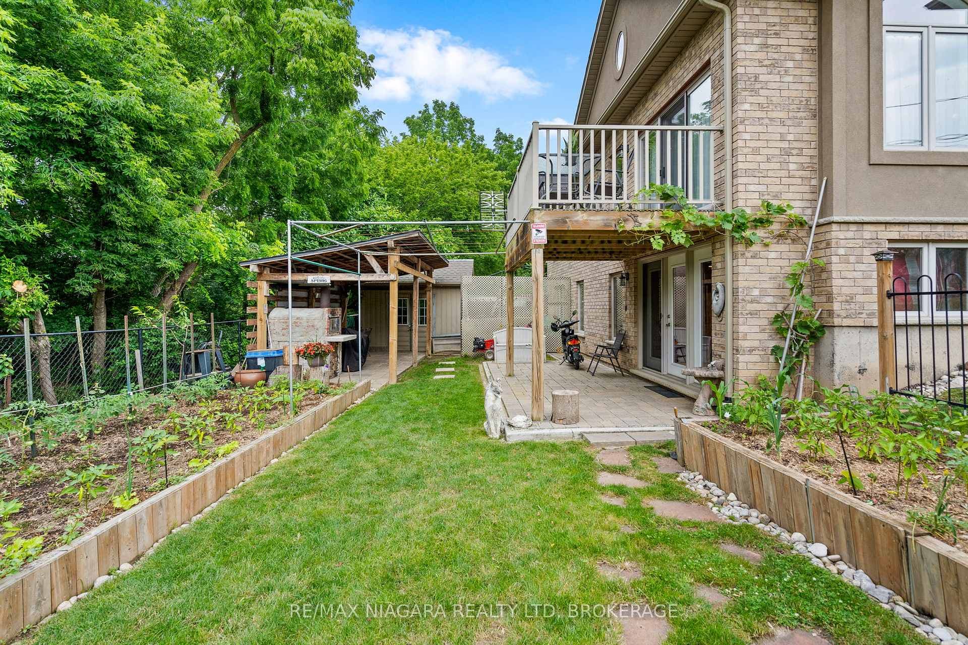 255 Lakeshore Road photo 30
