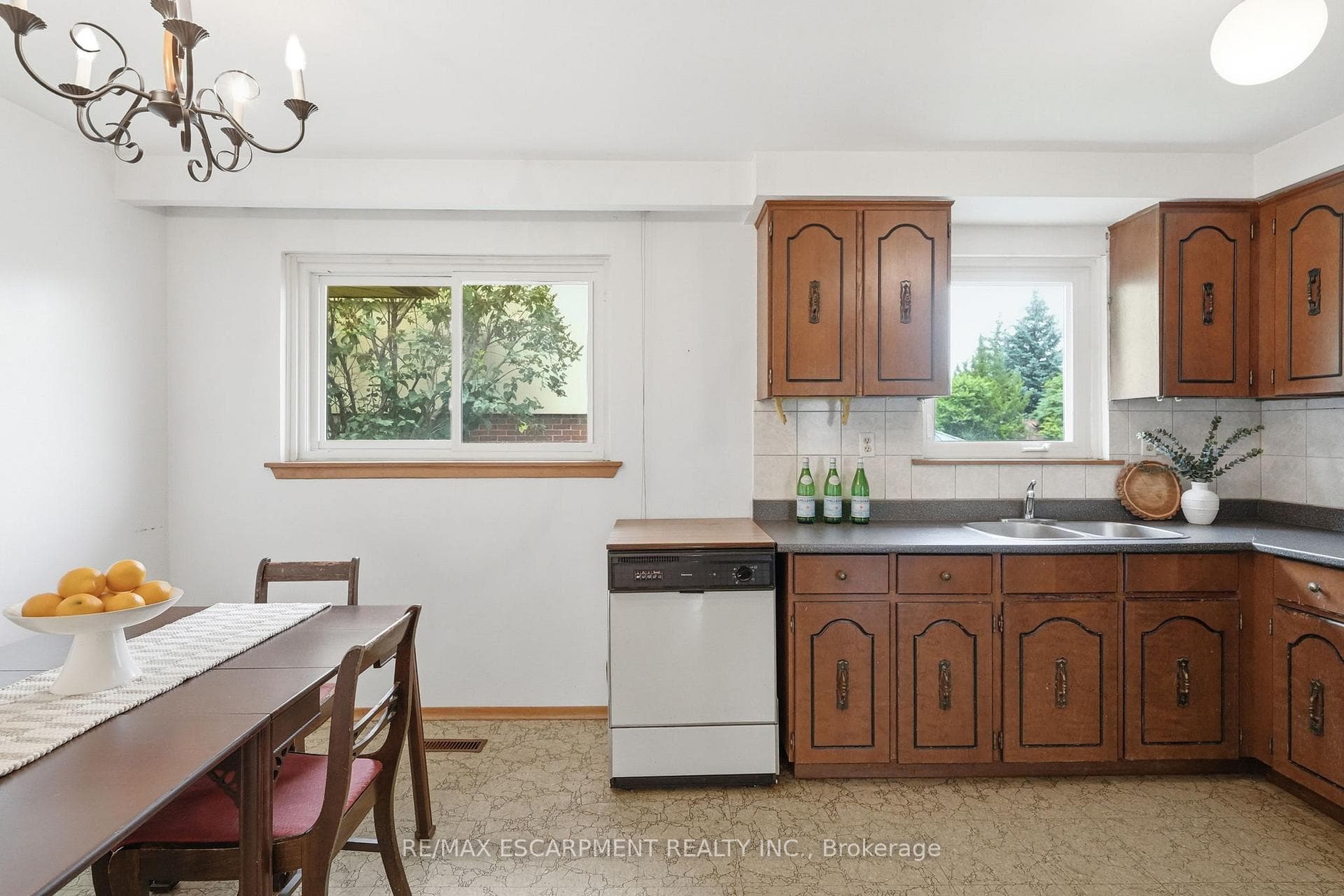 464 Louis Drive photo 15