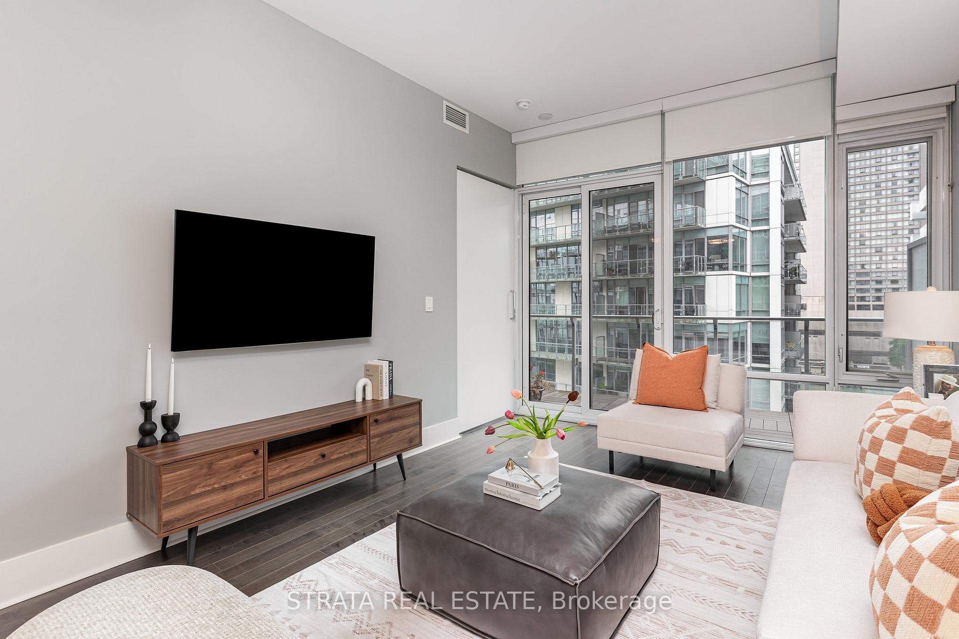 29 Queens Quay Unit 728 photo 7