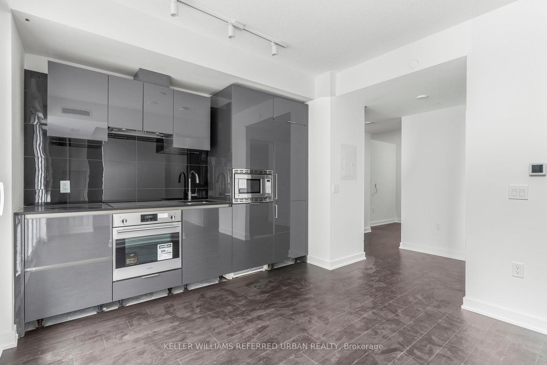 230 Simcoe Street Unit 2813 photo 13