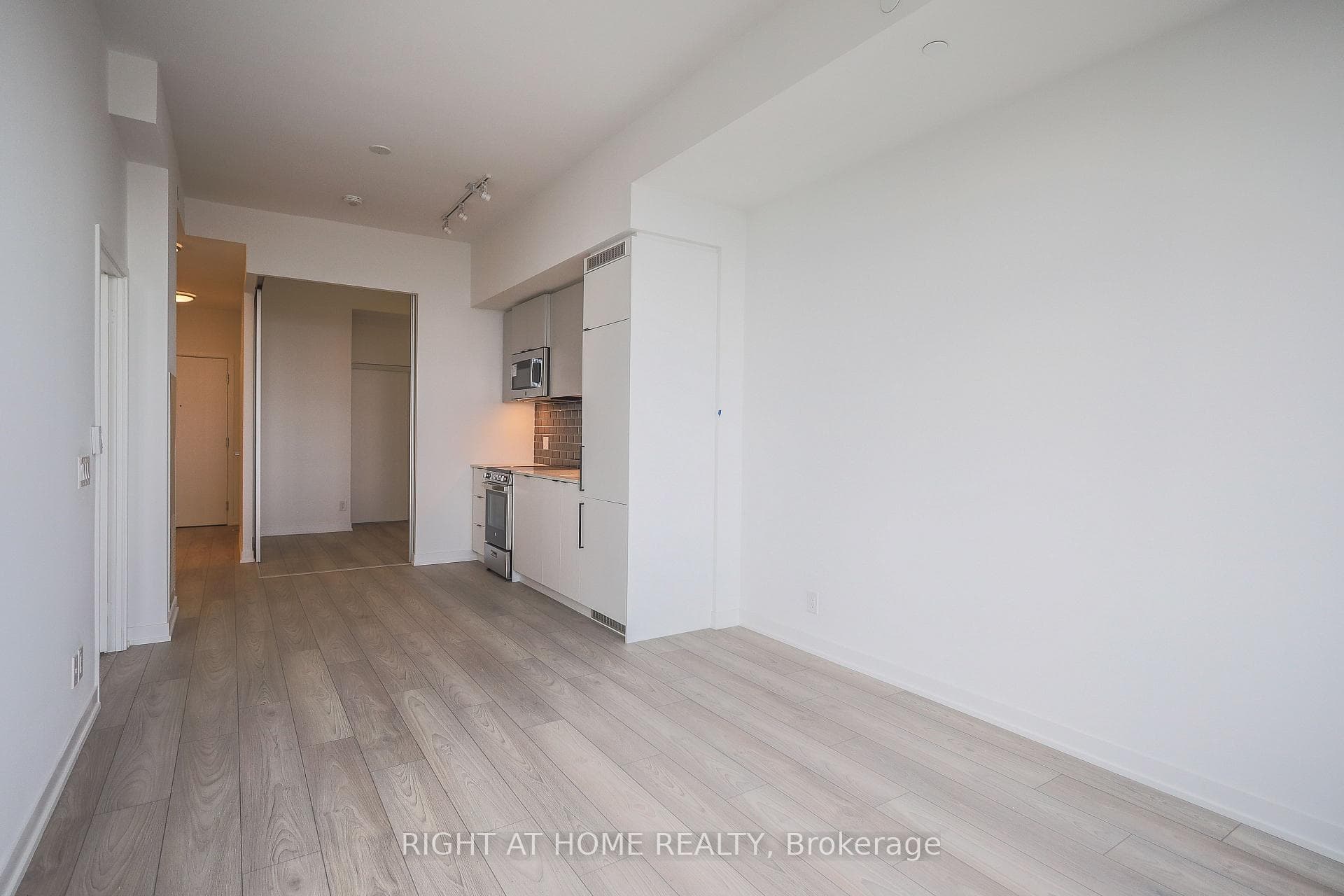 285 Dufferin Street Unit 1209 photo 12