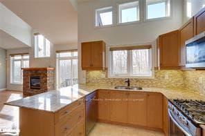 18 JEFFREYS Way photo 3