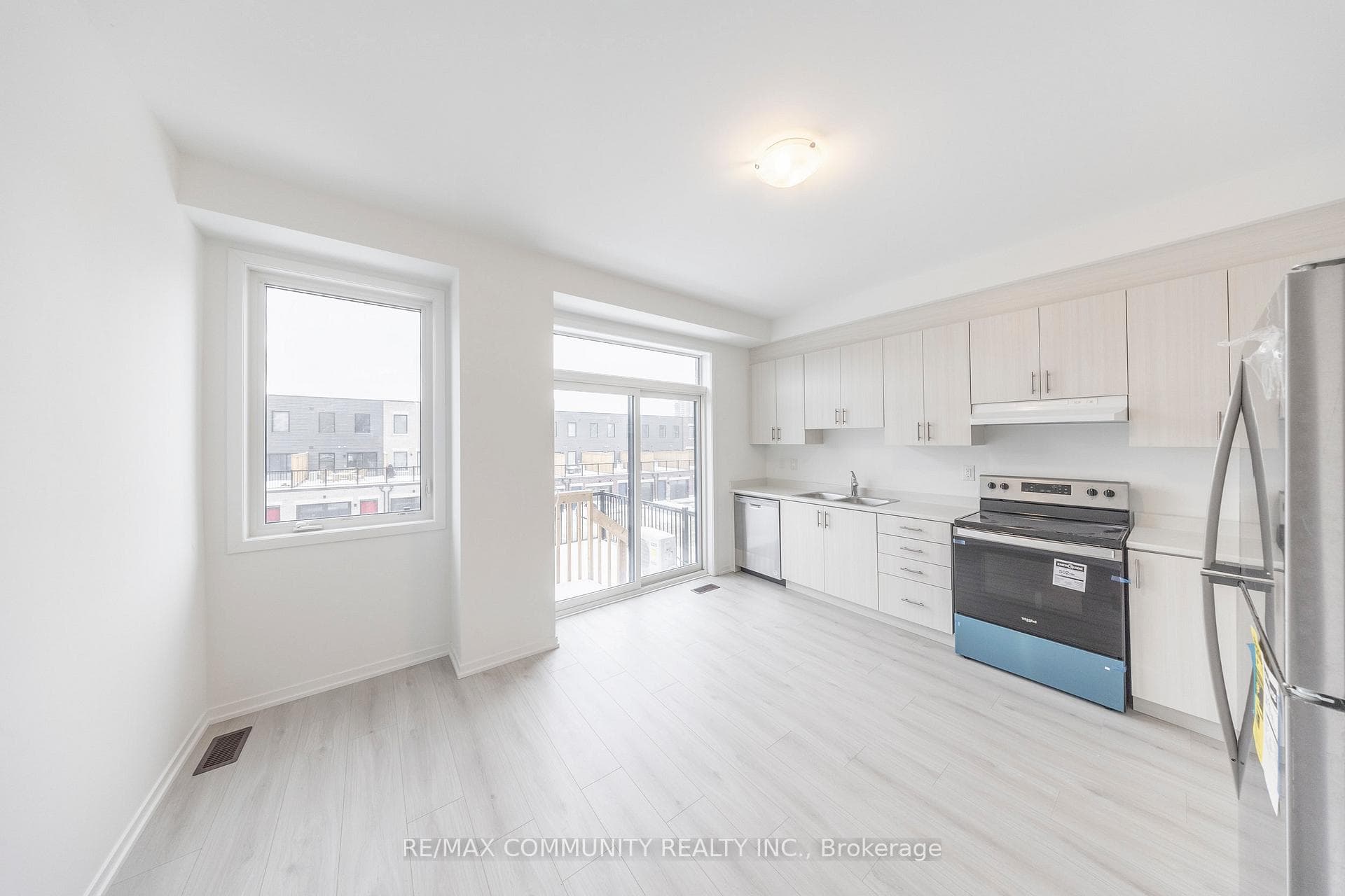 211 Monarch Avenue photo 19