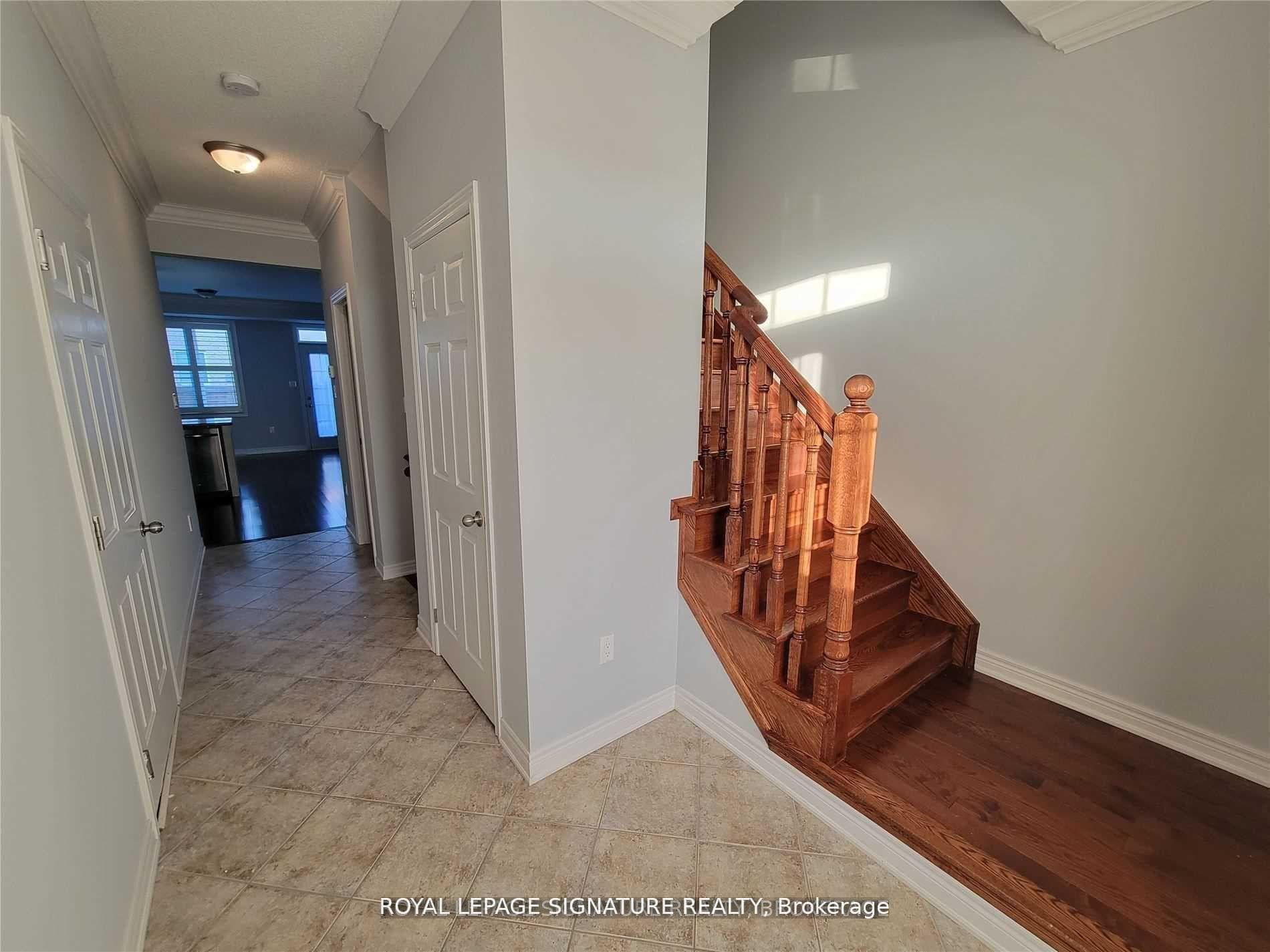 901 Transom Crescent photo 3