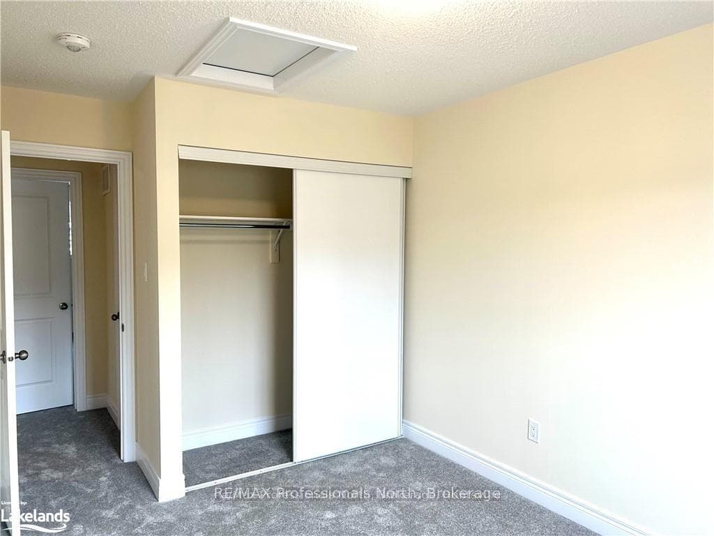 16 NICOLE PARK Place photo 18