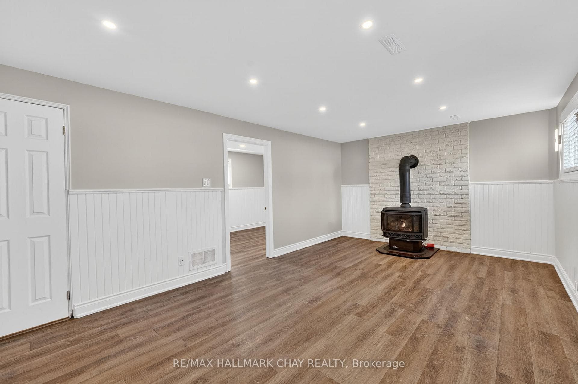 224 Thornton Avenue photo 26