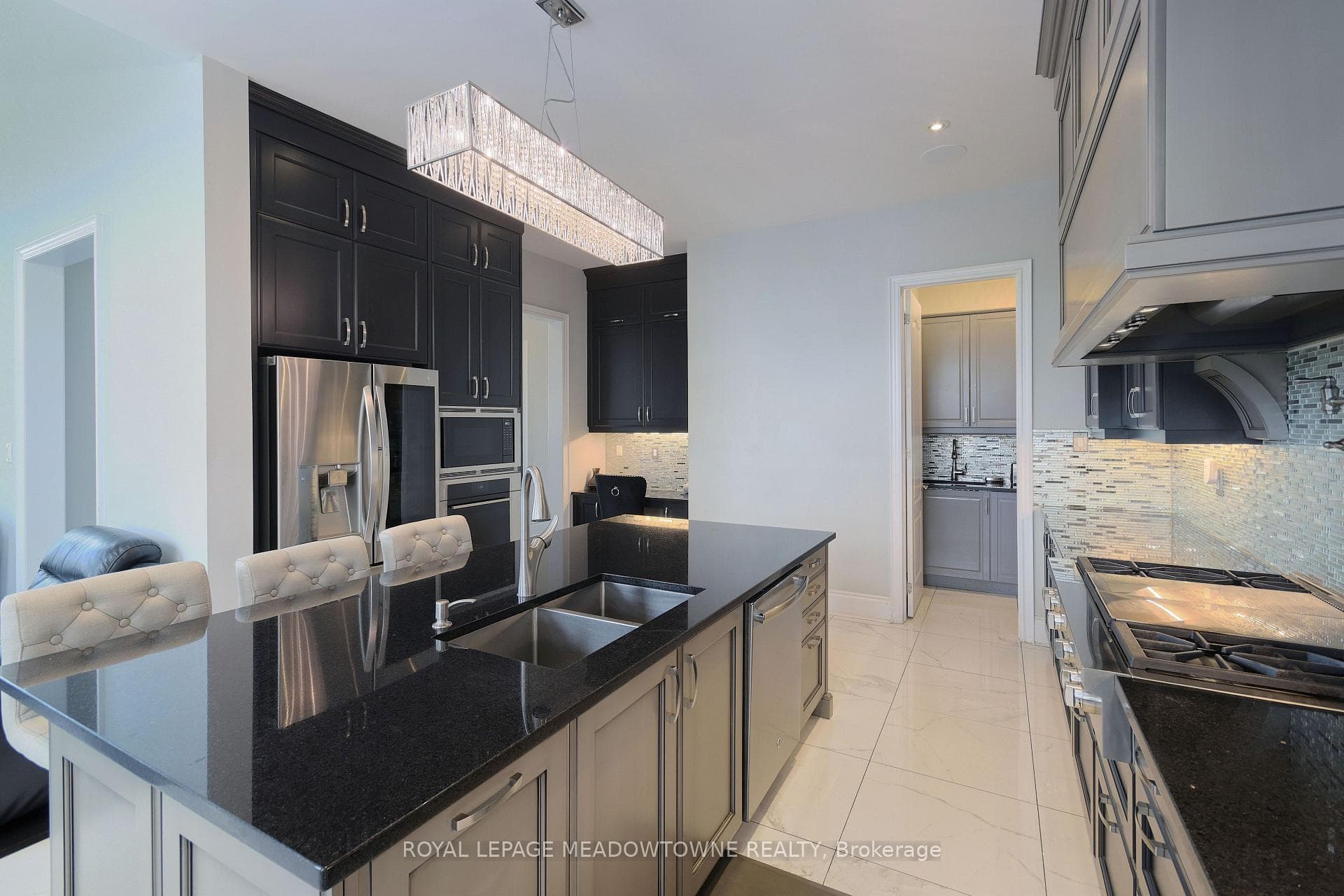 1 Royal West Drive photo 10