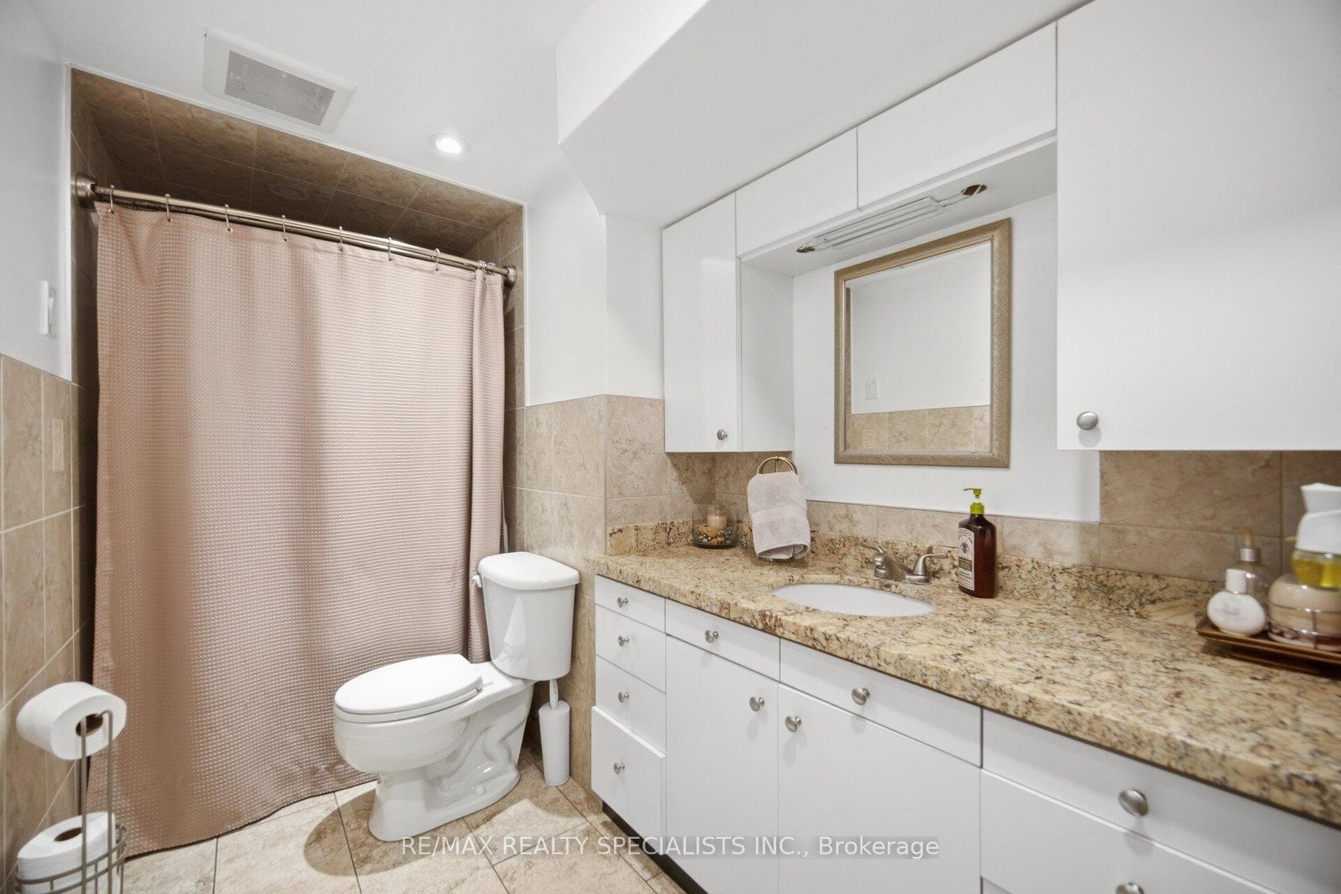 2571 Trident Avenue photo 17