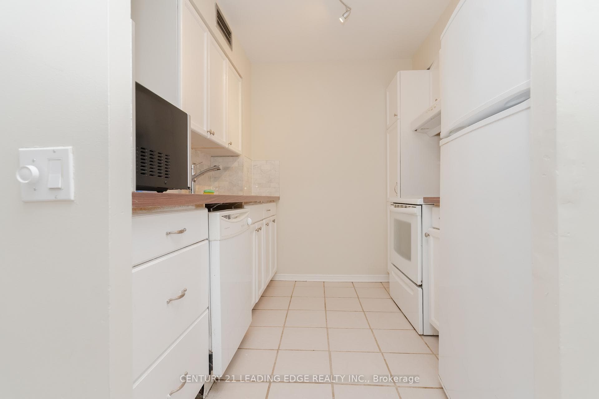 11 Thorncliffe Park Drive Unit 413 photo 13